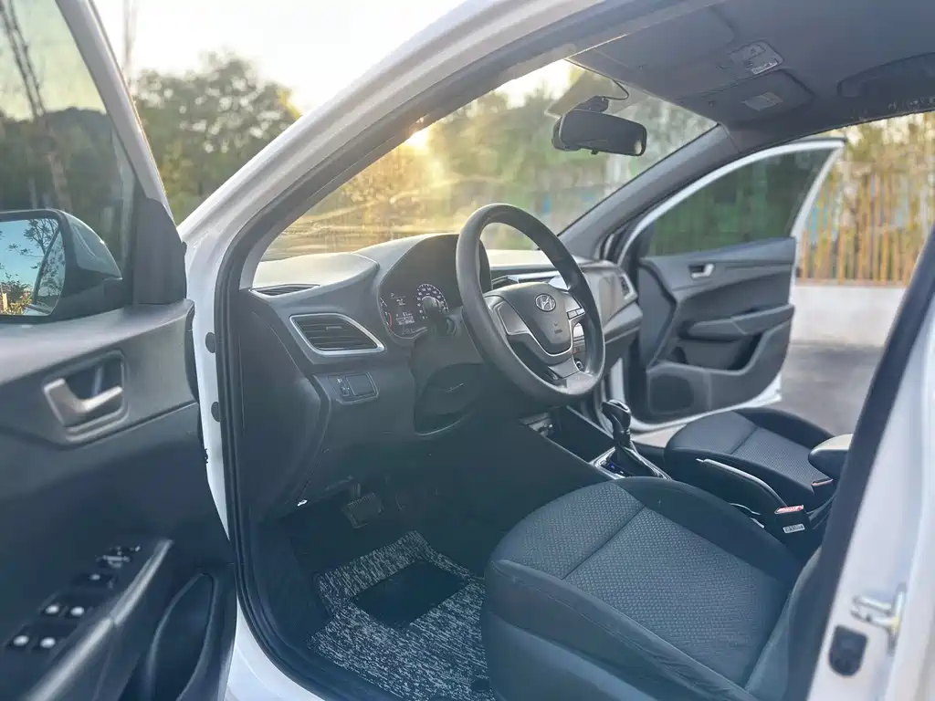 Hyundai Verna — миниатюра 8