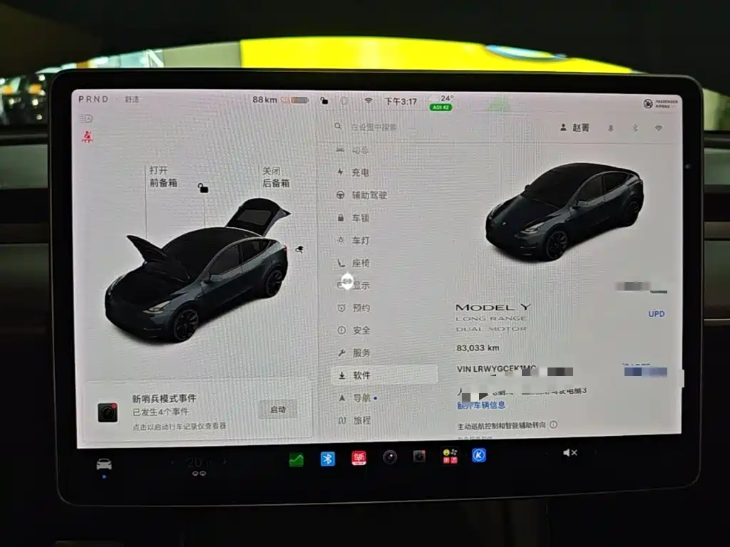 Tesla Model Y — миниатюра 12