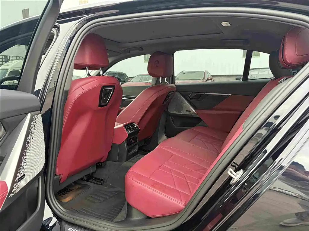 BMW 5 Series — миниатюра 5
