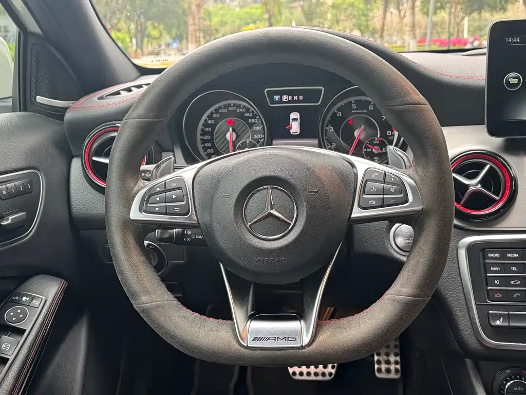 MERCEDES-BENZ GLA AMG