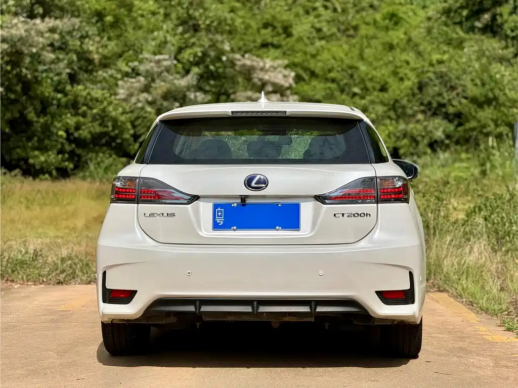 Lexus CT — миниатюра 5