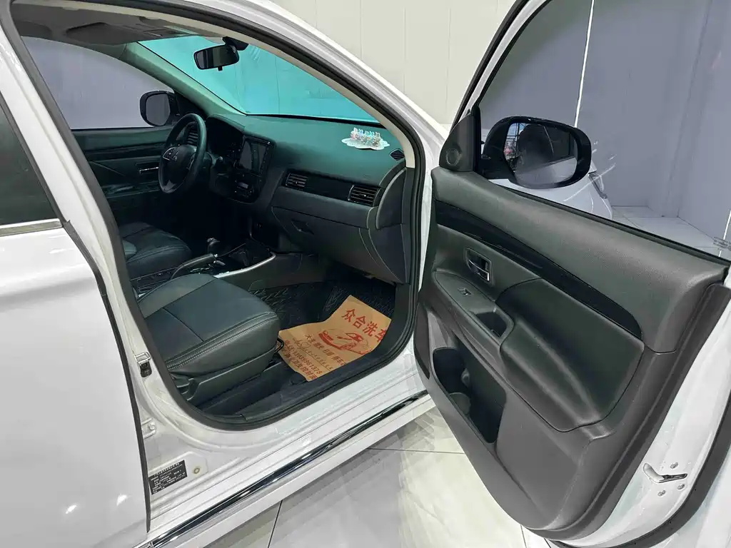 Mitsubishi Outlander — миниатюра 17