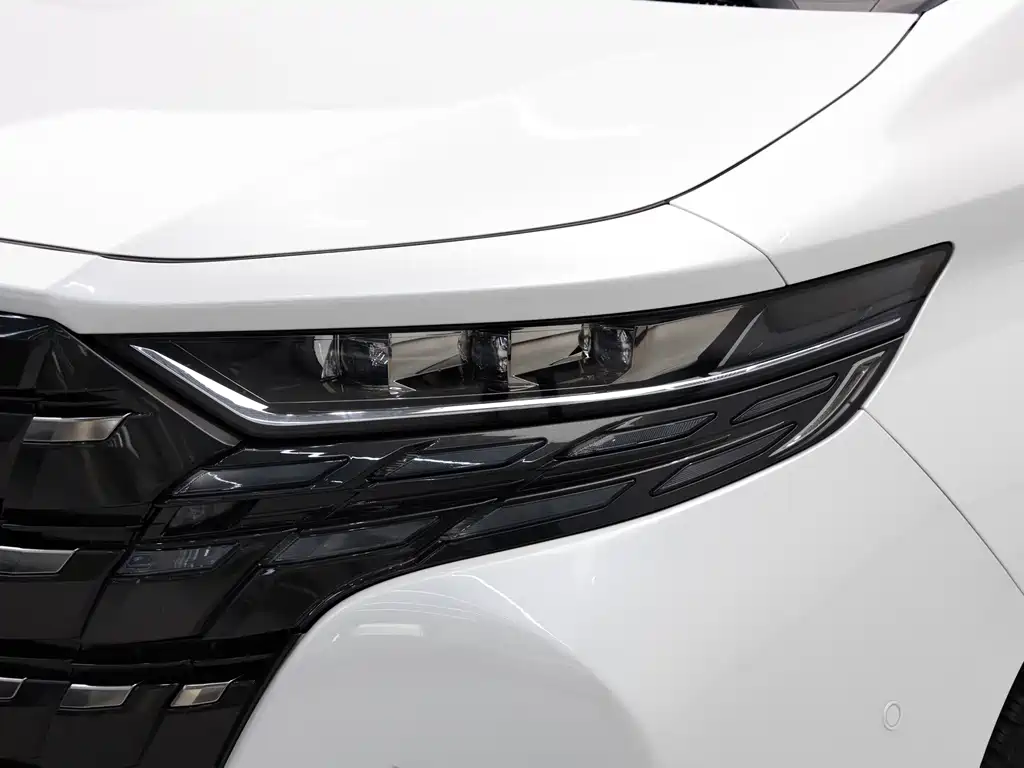 Toyota Alphard — миниатюра 4