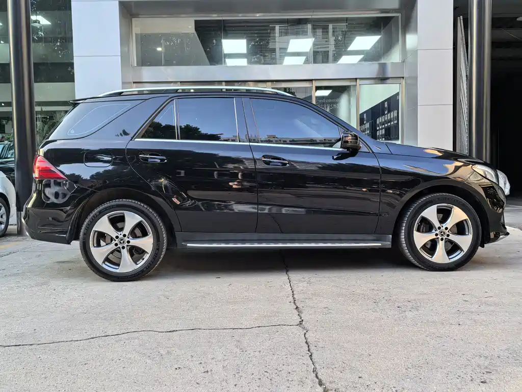 Mercedes-Benz GLE (Import) — миниатюра 7