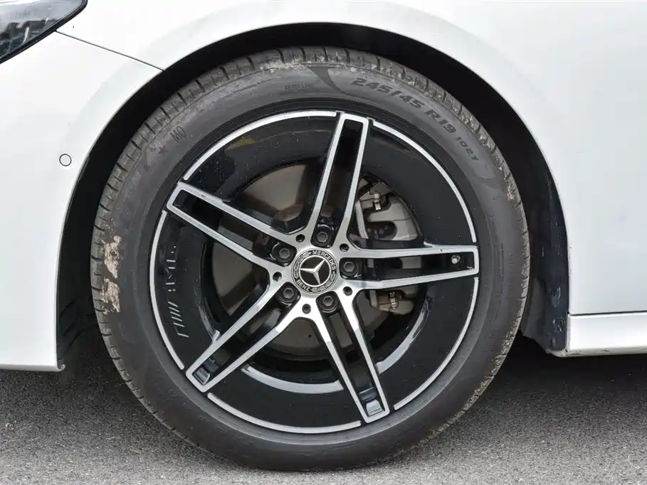 Mercedes-Benz E-Class — миниатюра 7