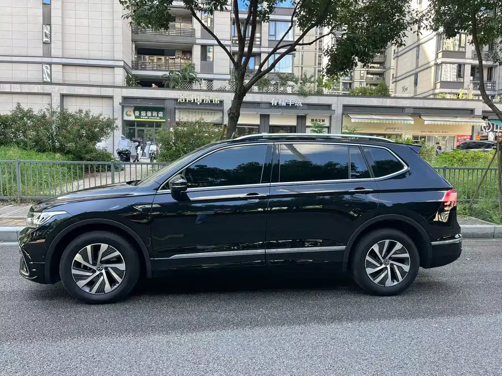 Volkswagen Tiguan L PHEV — миниатюра 4