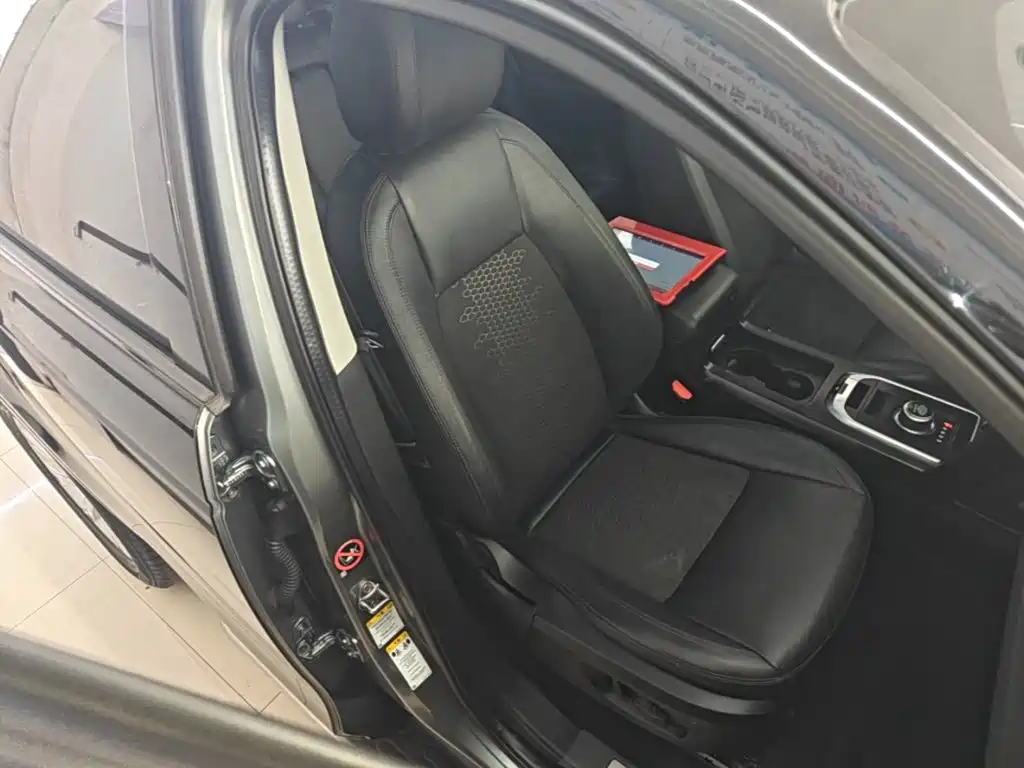 Land Rover Discovery Sport — миниатюра 25