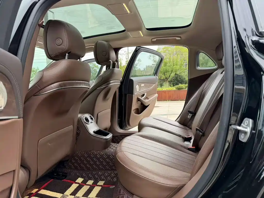 Mercedes-Benz E-Class — миниатюра 8