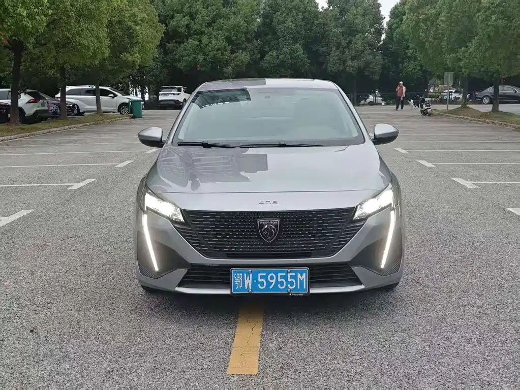 Peugeot 408