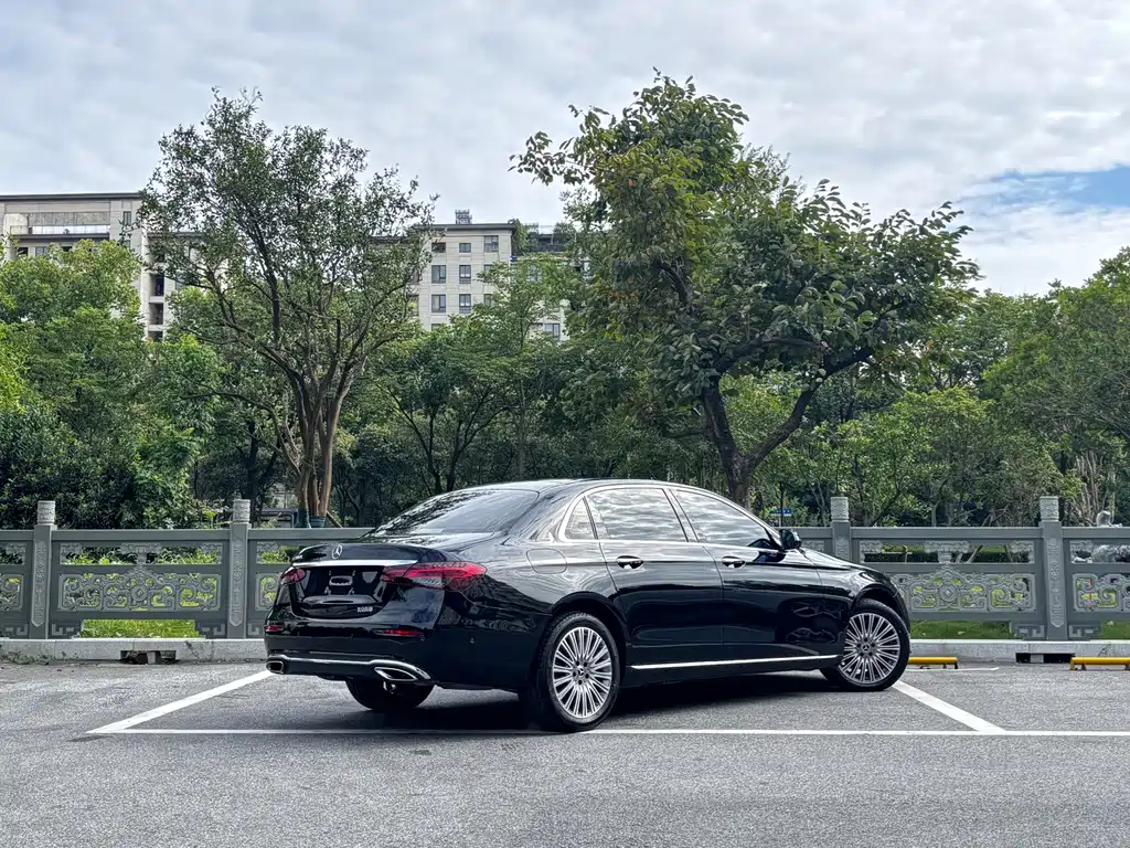 Mercedes-Benz E-Class — миниатюра 4
