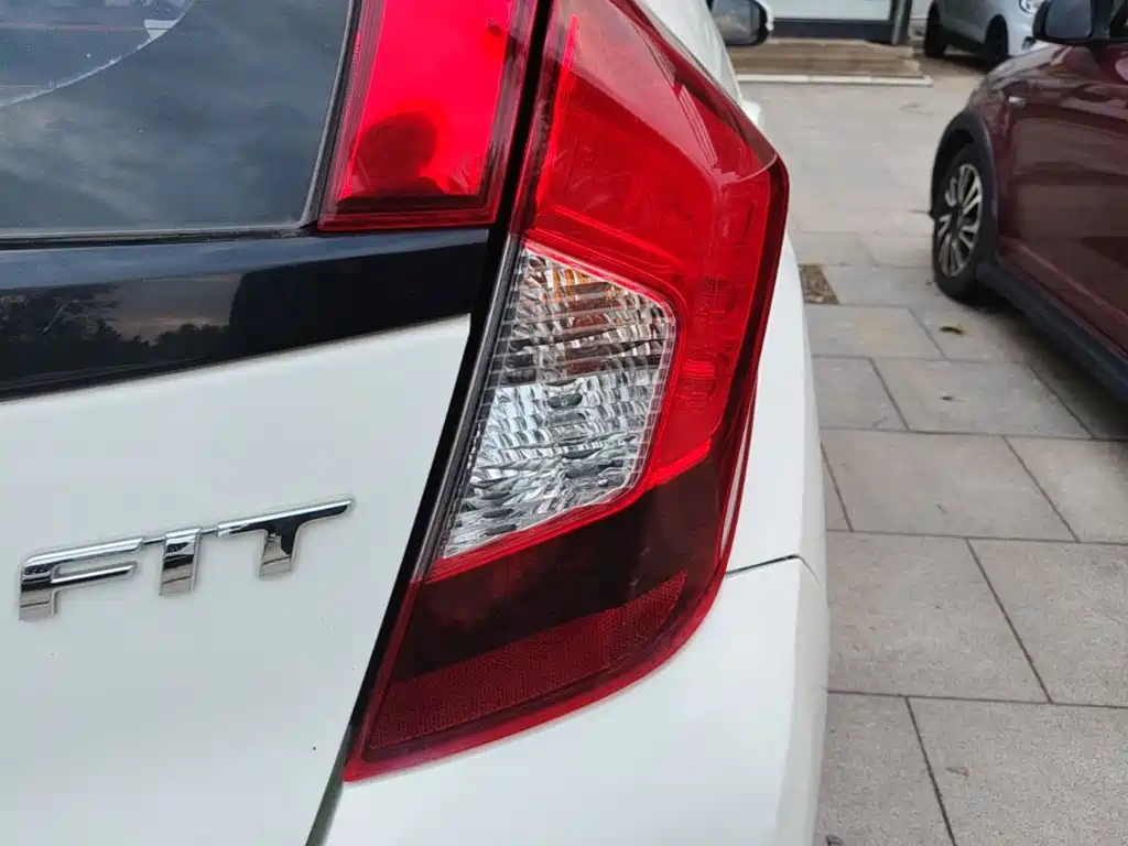 Honda Fit — миниатюра 8