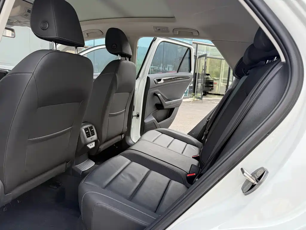 Volkswagen T-Roc — миниатюра 8