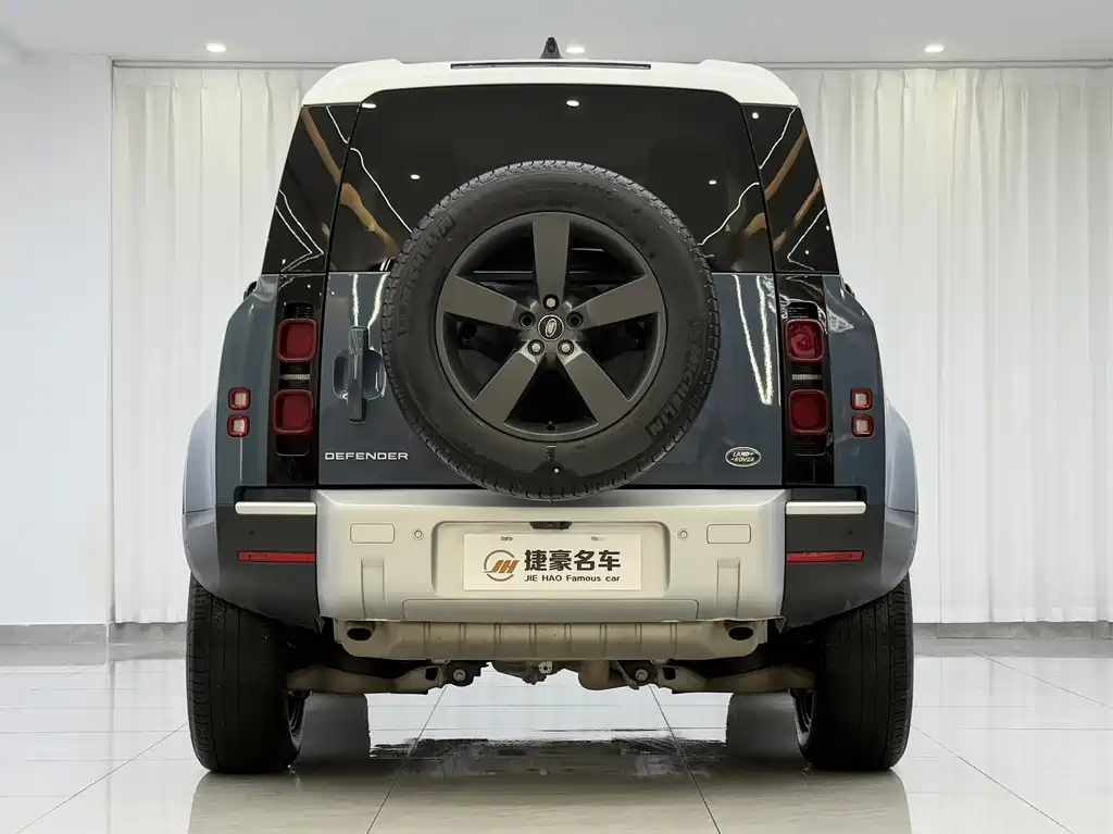 LAND ROVER DEFENDER