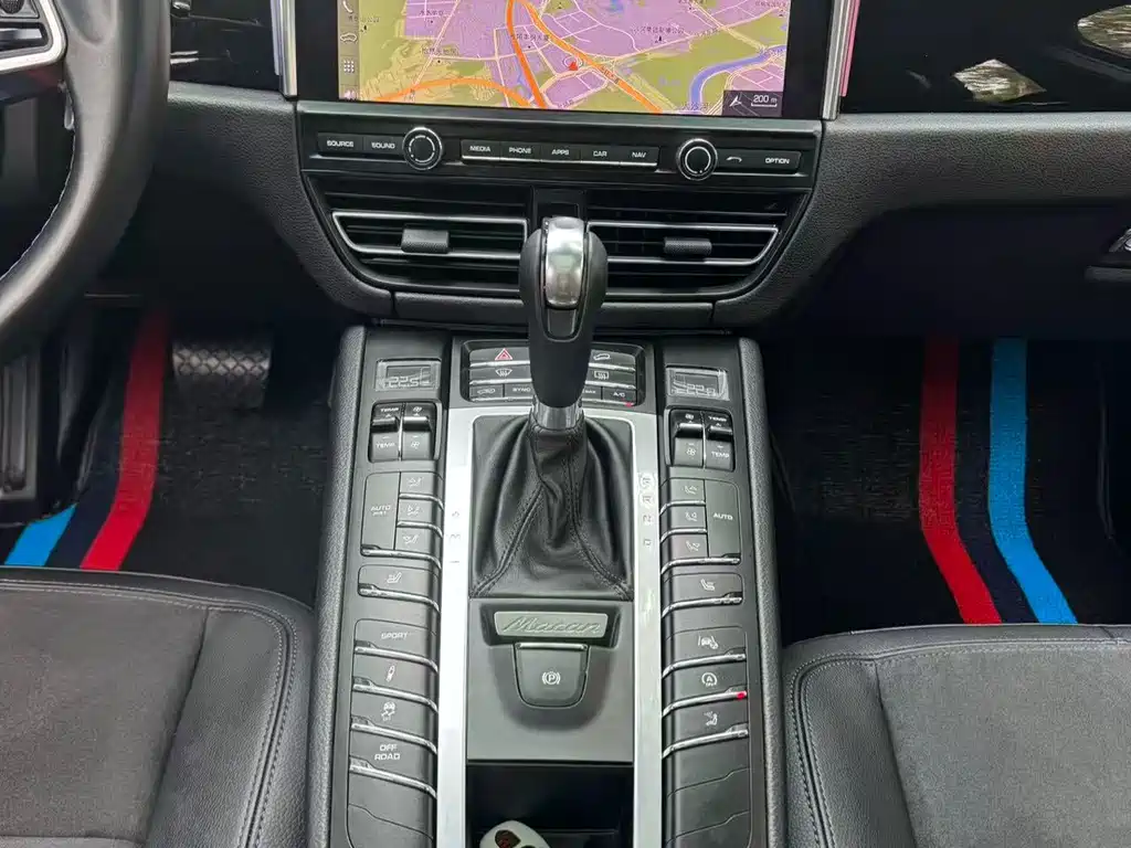 Porsche Macan — миниатюра 12