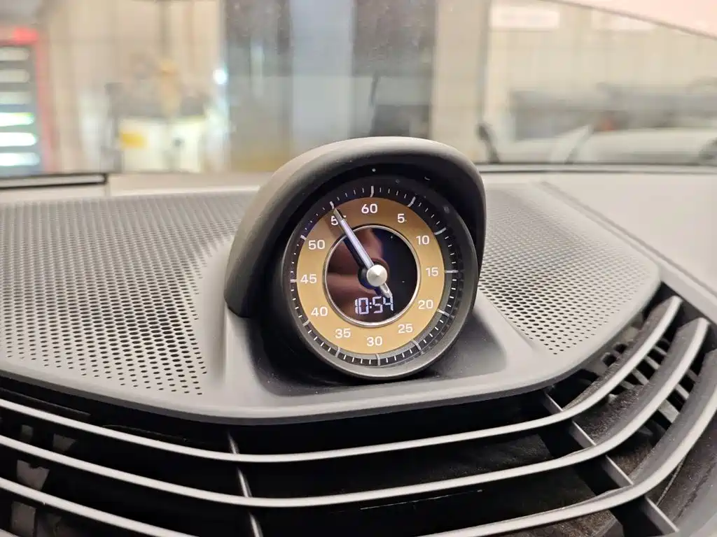 Porsche Taycan — миниатюра 13