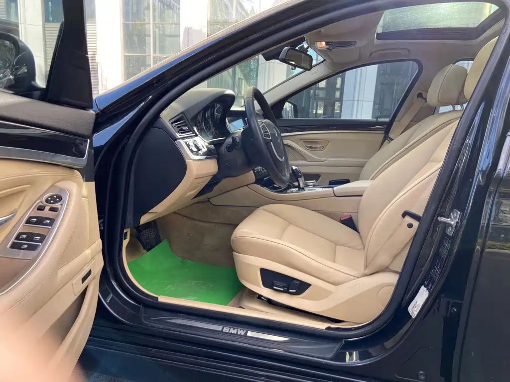 BMW 5 Series — миниатюра 9