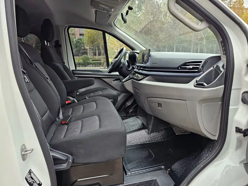 MAXUS V70 — миниатюра 8