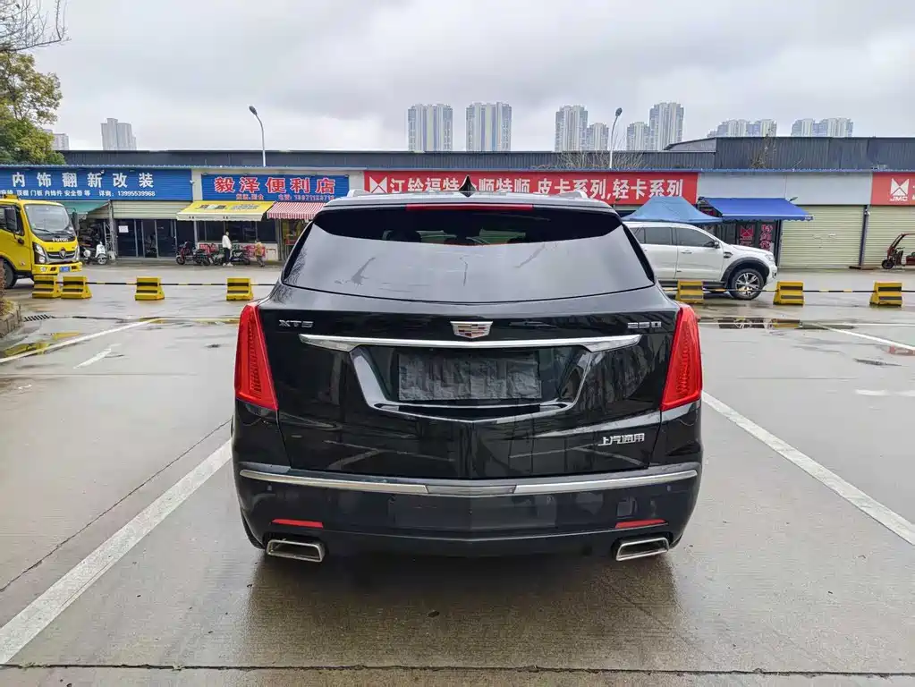 CADILLAC XT5