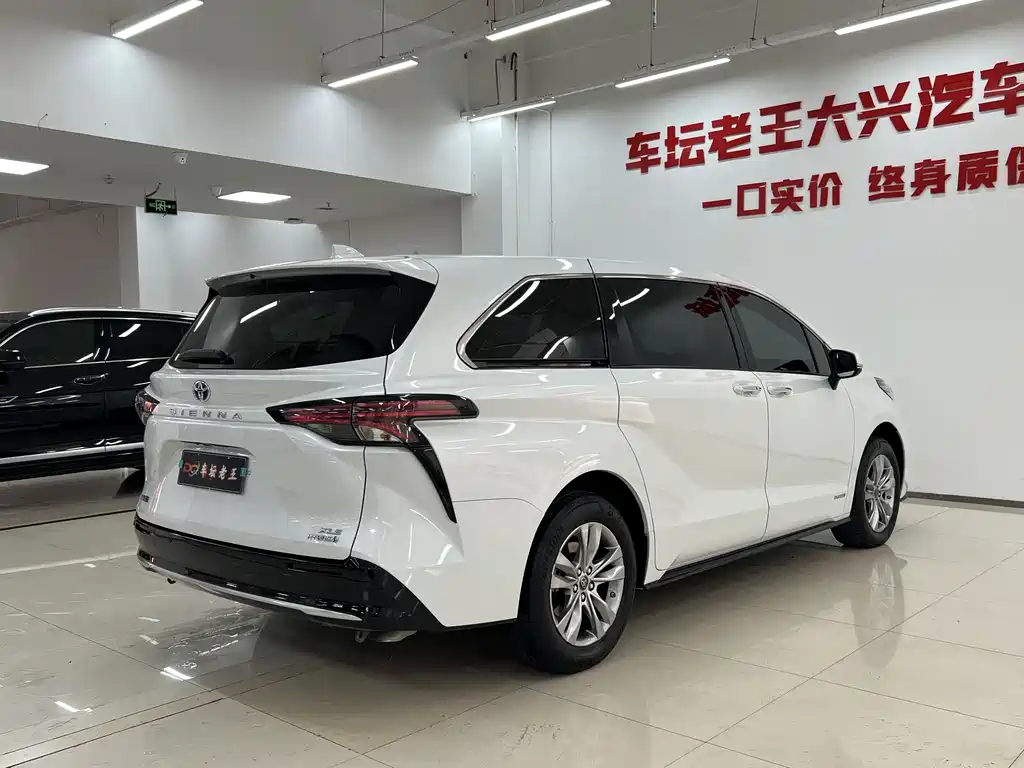 Toyota Sienna 2023 2.5L Luxury