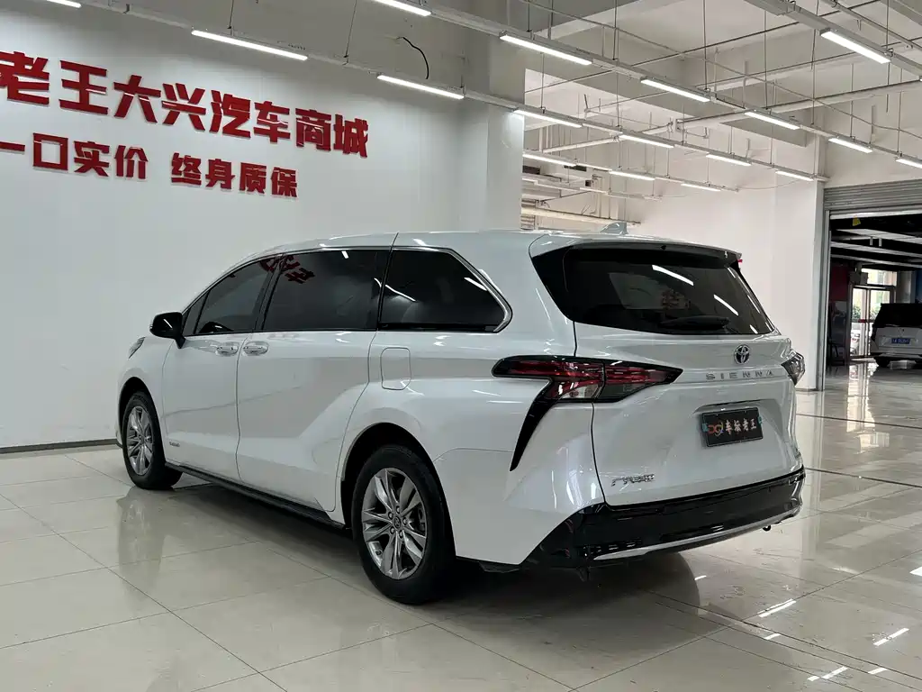 Toyota Sienna 2023 2.5L Luxury