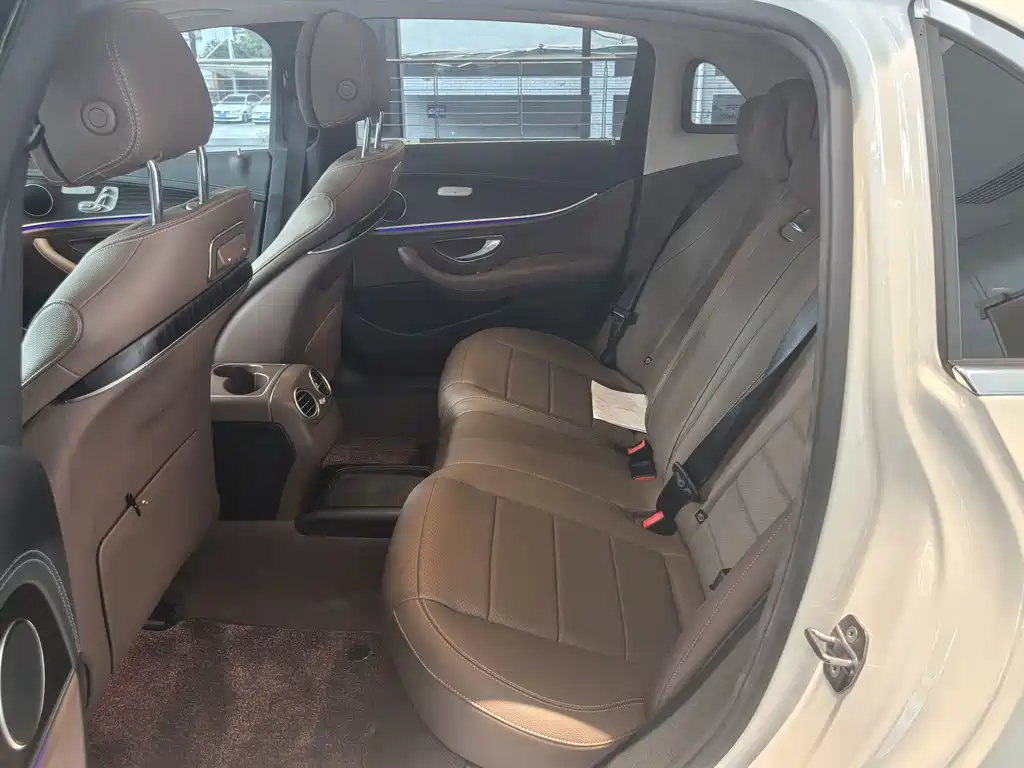 Mercedes-Benz E-Class — миниатюра 10