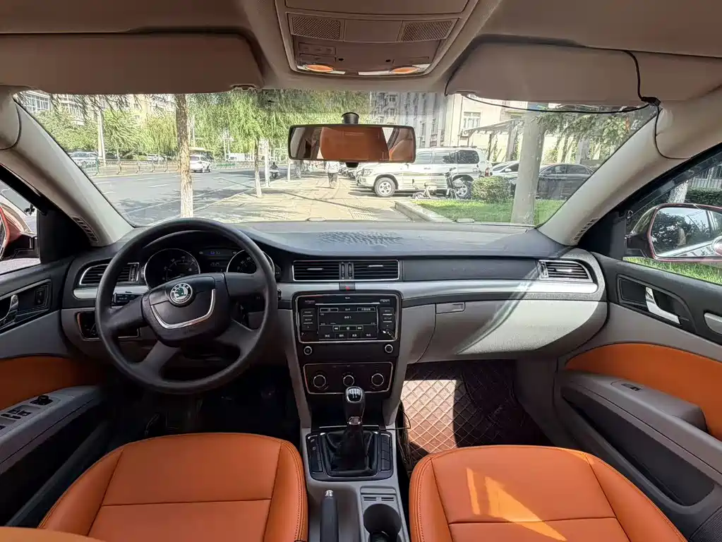 Skoda Superb — миниатюра 8