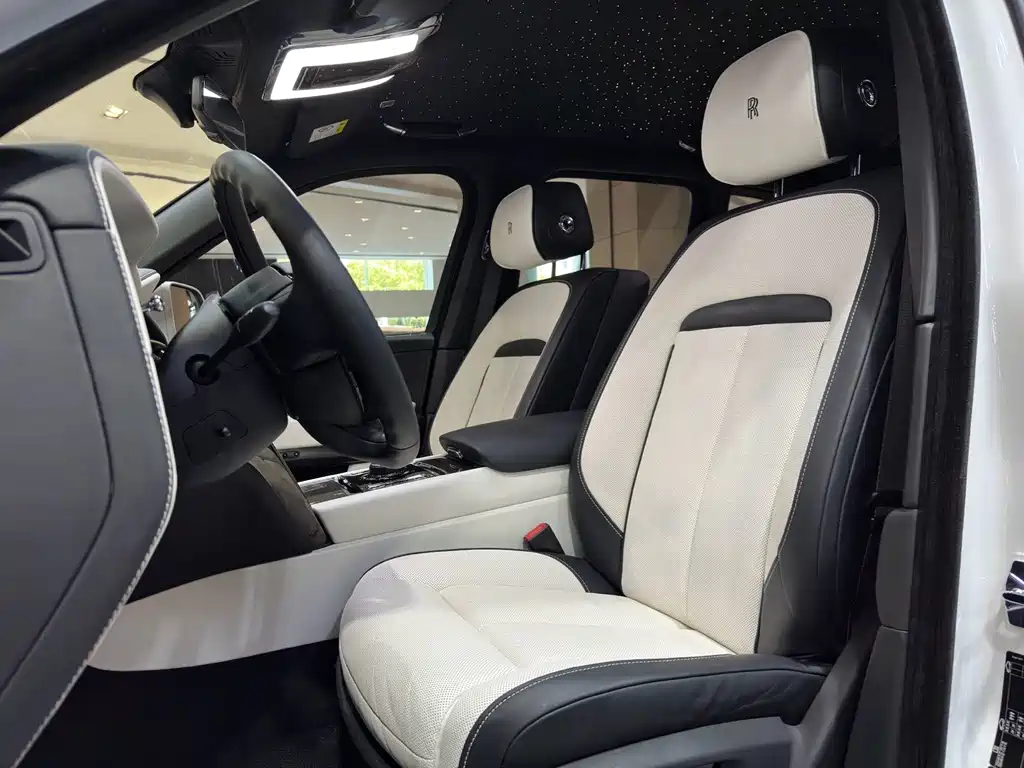 Rolls-Royce Cullinan — миниатюра 10