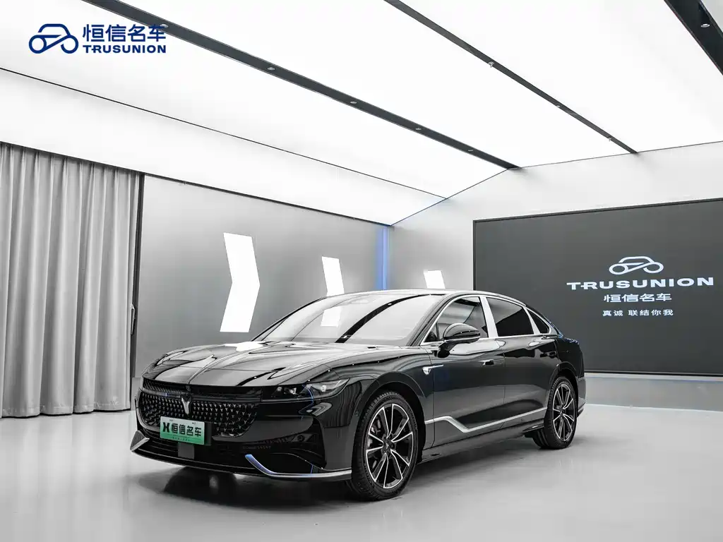 VOYAH LANTU CHASING LIGHT