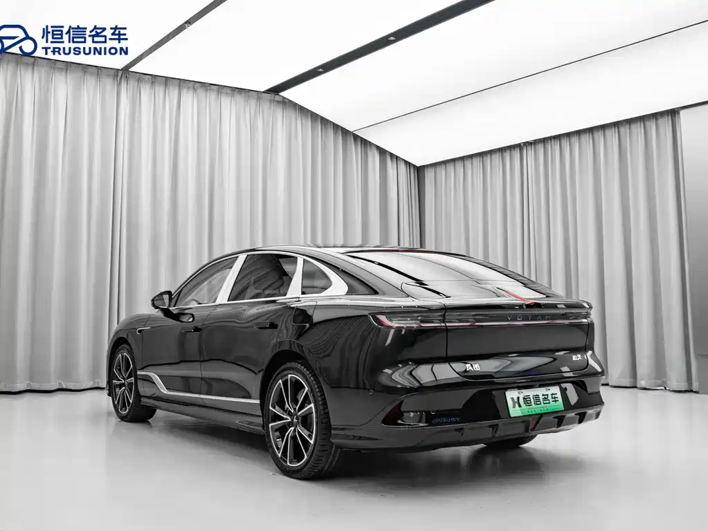 VOYAH LANTU CHASING LIGHT