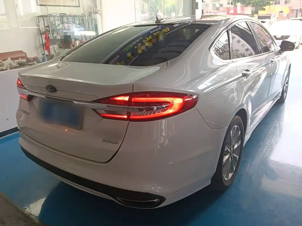 Ford Mondeo — миниатюра 7