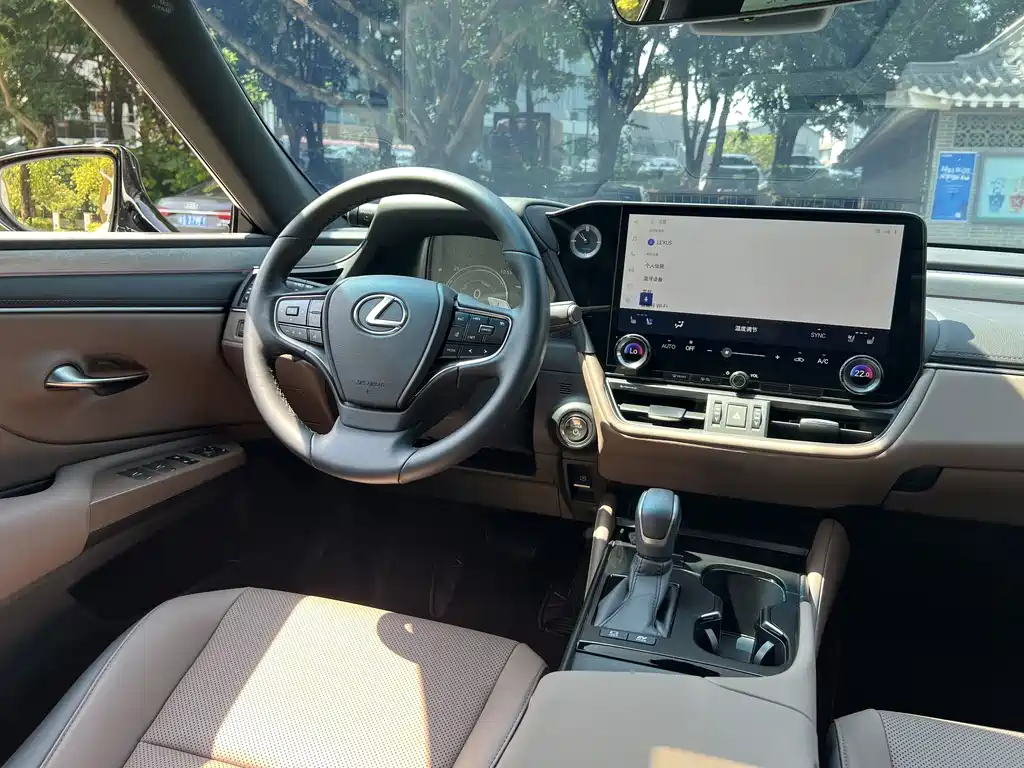 Lexus ES — миниатюра 7