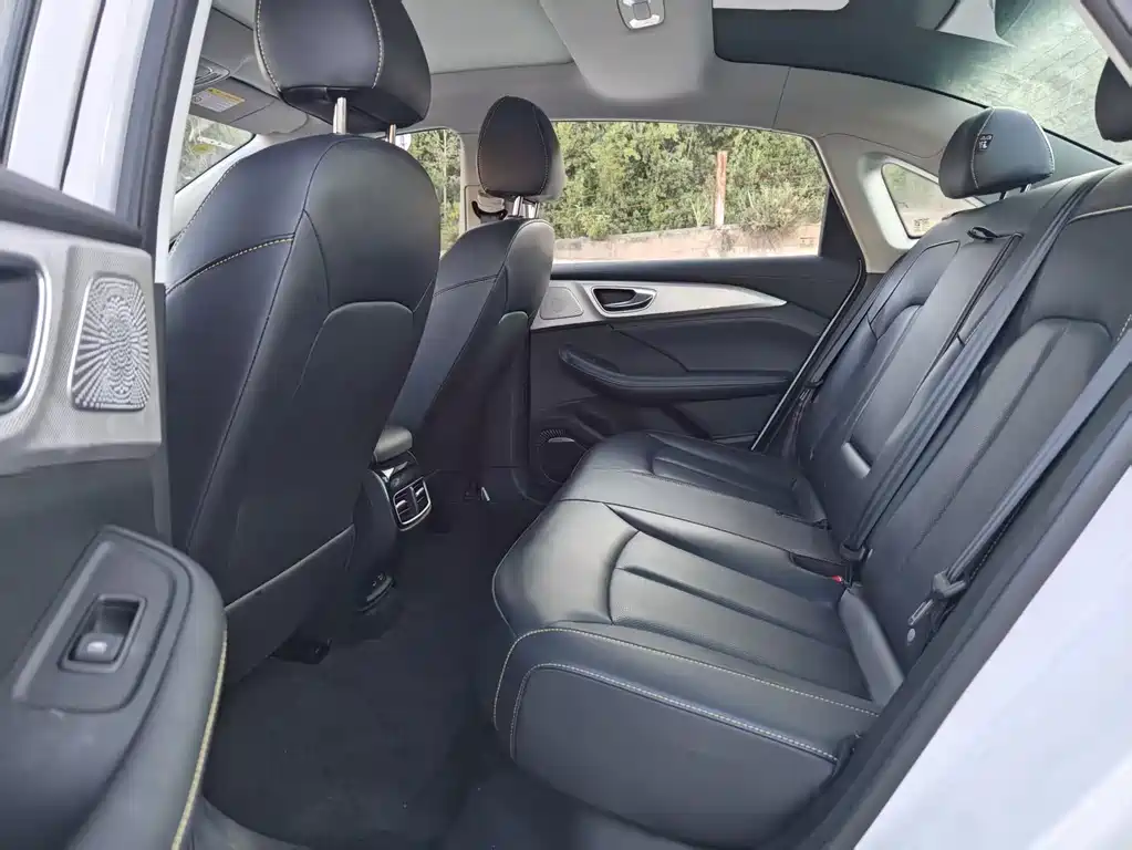 Roewe i6 MAX New Energy — миниатюра 6