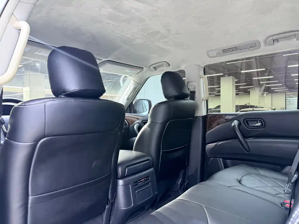 Nissan Patrol — миниатюра 5