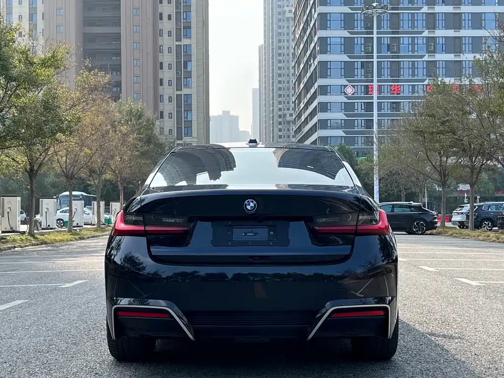 BMW i3 2024 eDrive 35 L