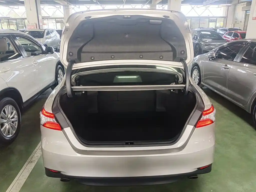 Toyota Camry — миниатюра 19