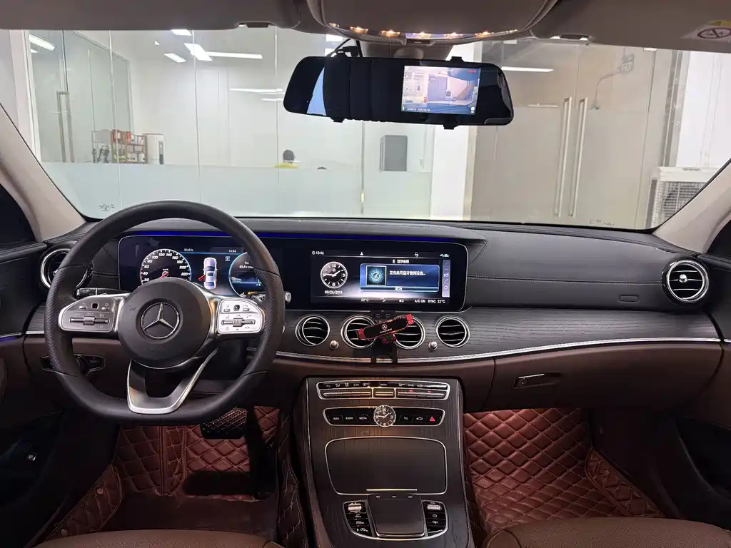 Mercedes-Benz E-Class — миниатюра 16