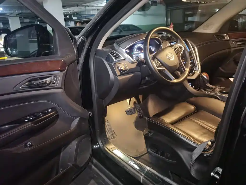 Cadillac SRX — миниатюра 12