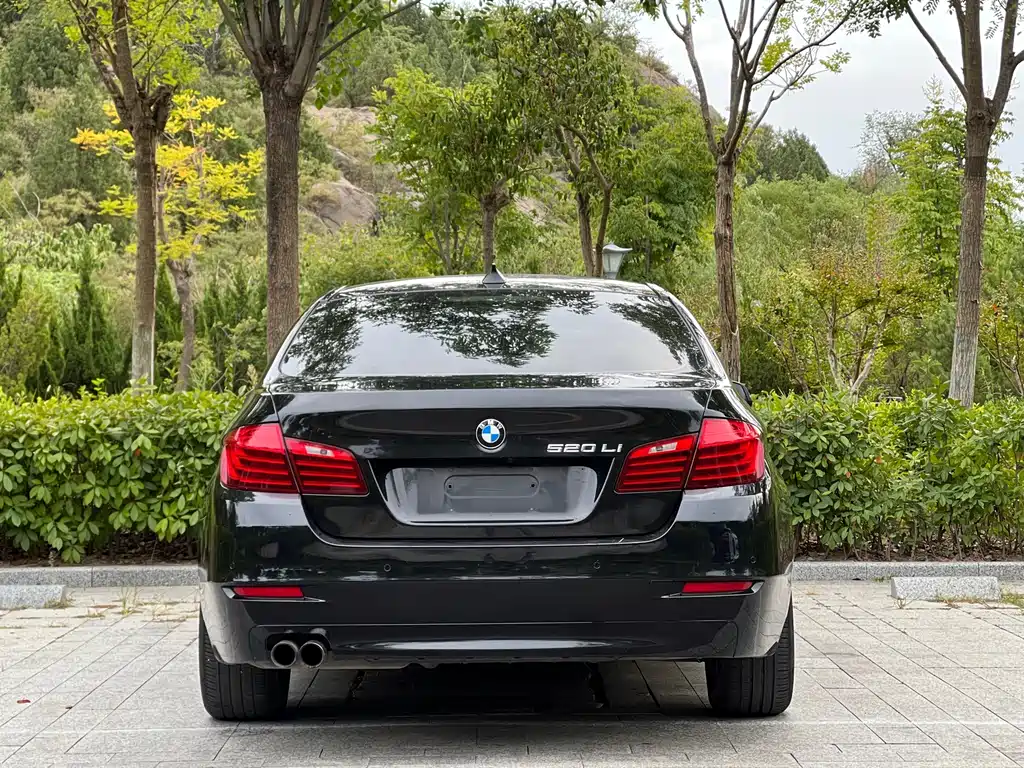 BMW 5 Series — миниатюра 8