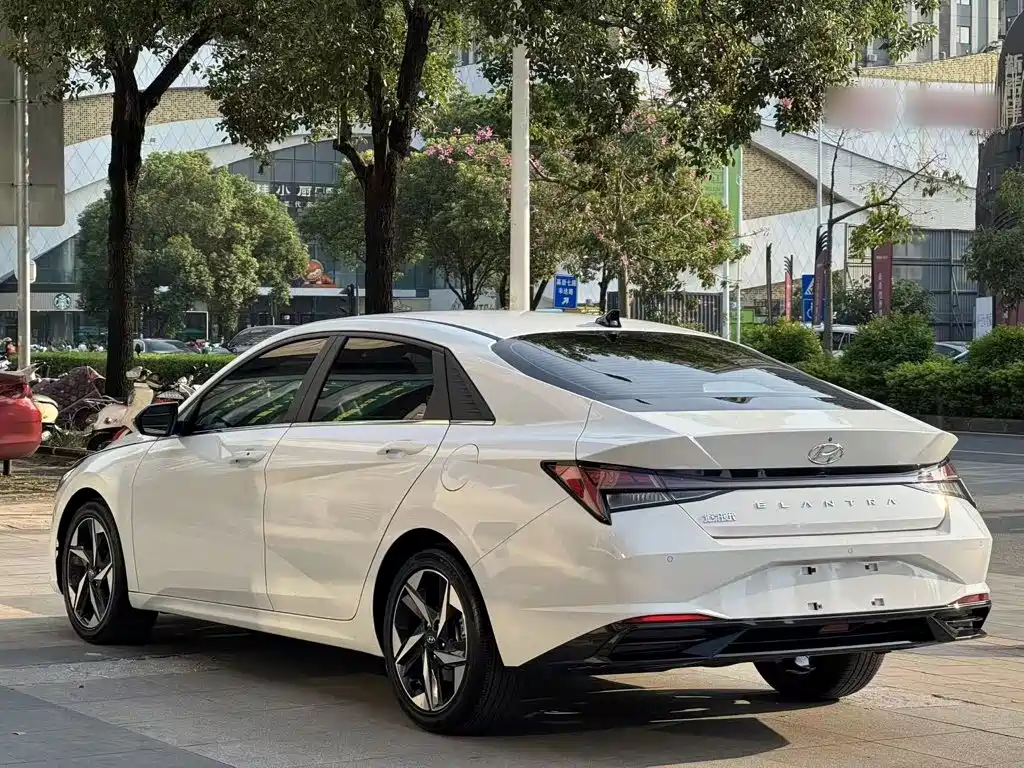 Hyundai Elantra — миниатюра 8