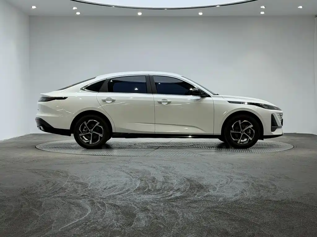 Changan Eado — миниатюра 4