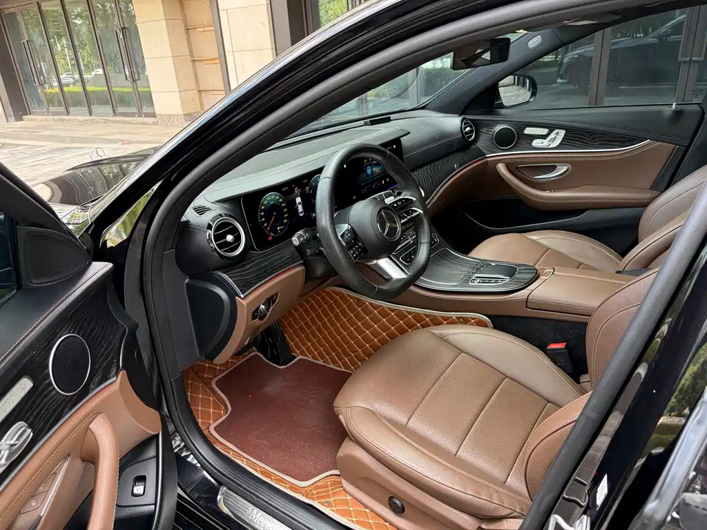 Mercedes-Benz E-Class — миниатюра 8