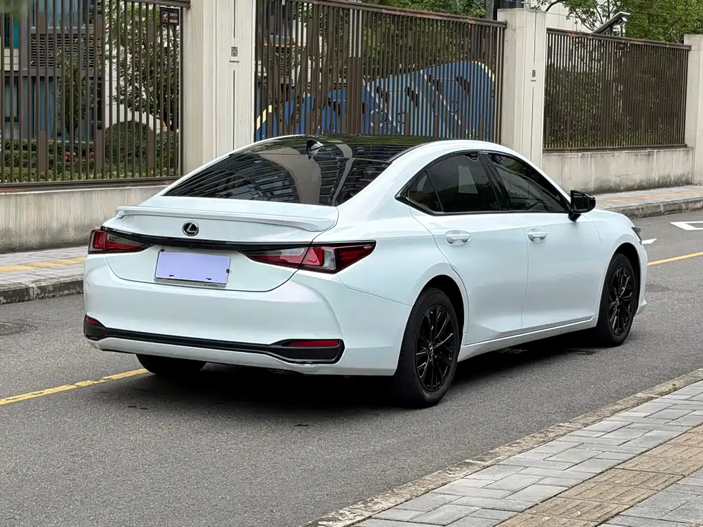 Lexus ES — миниатюра 9