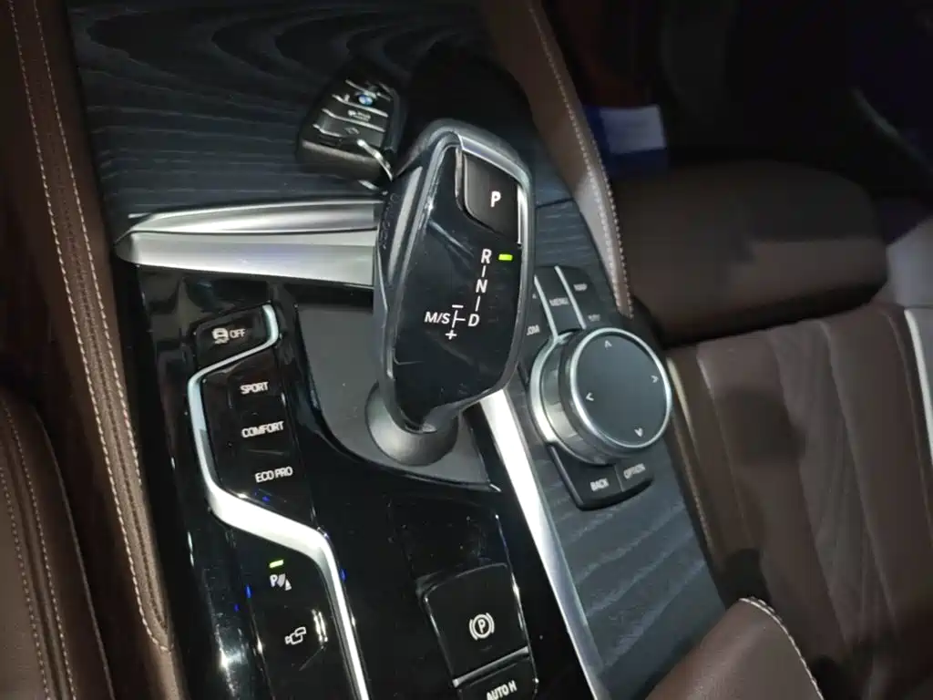 BMW 5 Series — миниатюра 14