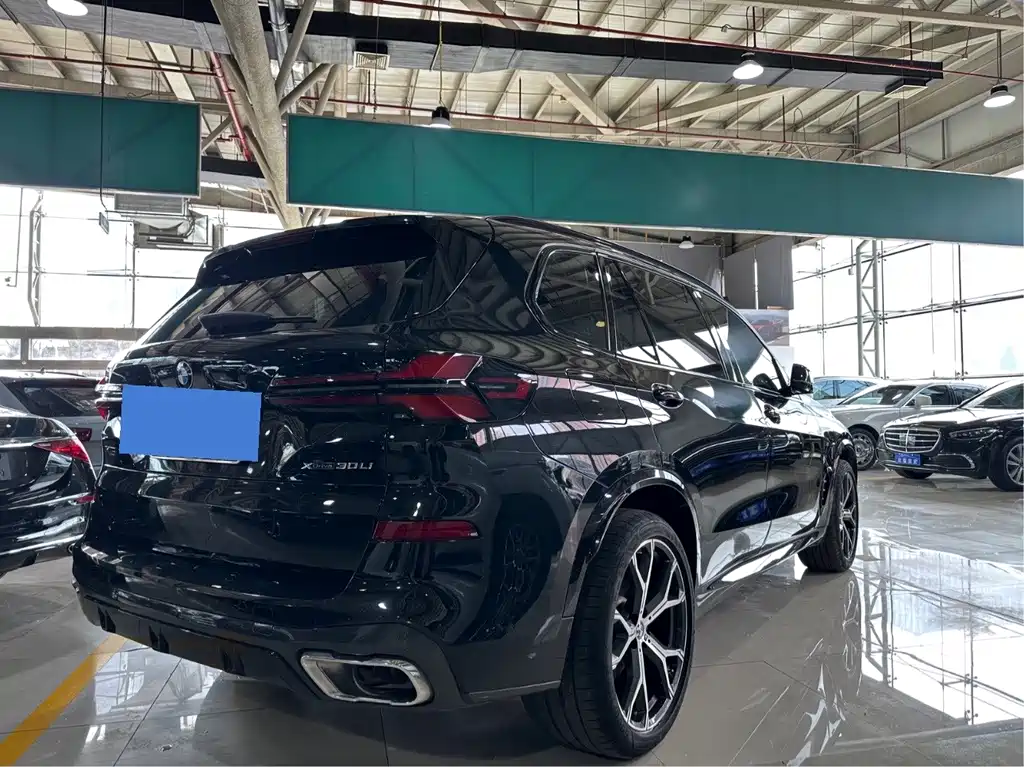 BMW X5 2023 xDrive 30Li Premium M Sport