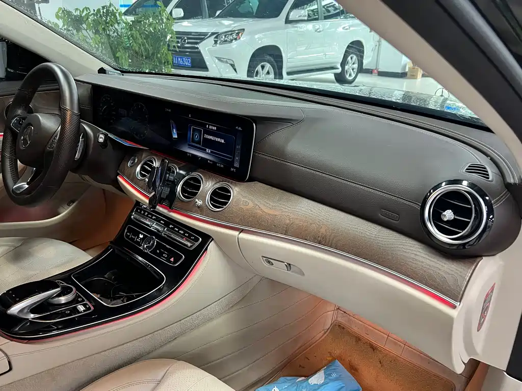 Mercedes-Benz E-Class — миниатюра 19