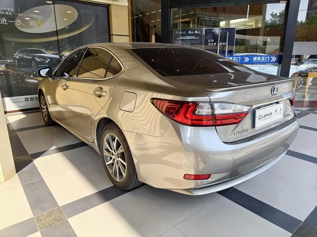 Lexus ES — миниатюра 3