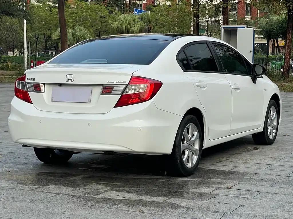 Honda Civic — миниатюра 12