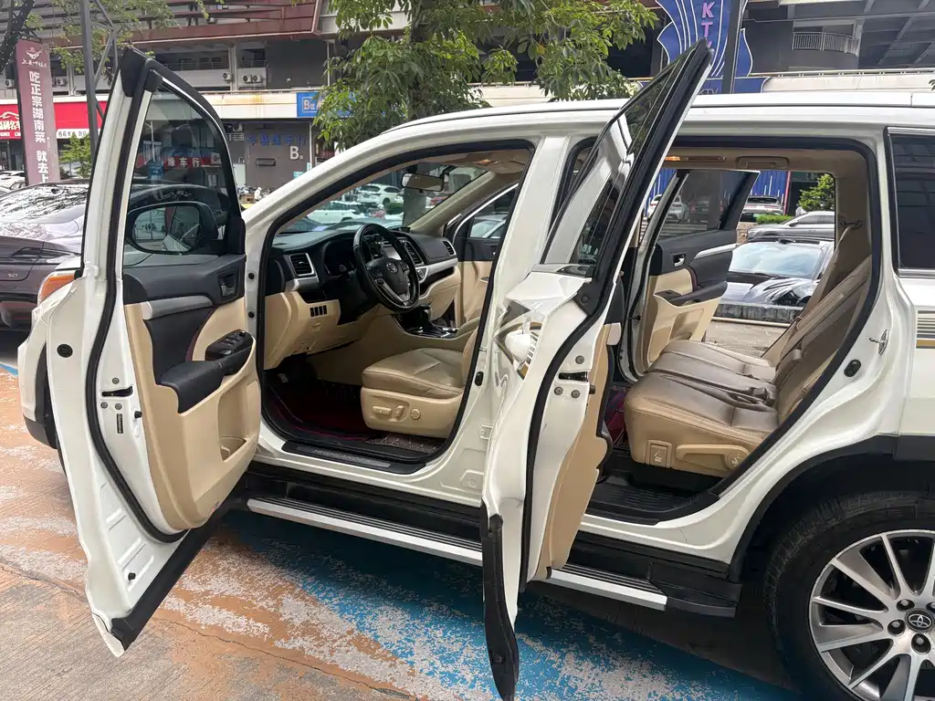 Toyota Highlander — миниатюра 9