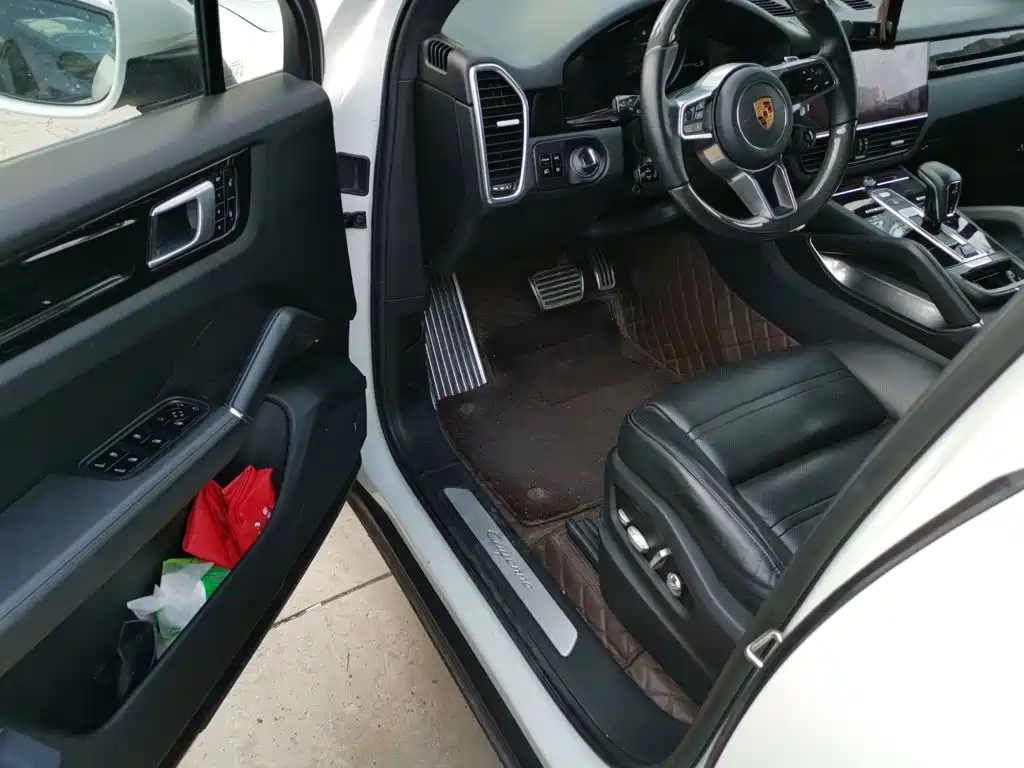 Porsche Cayenne — миниатюра 17
