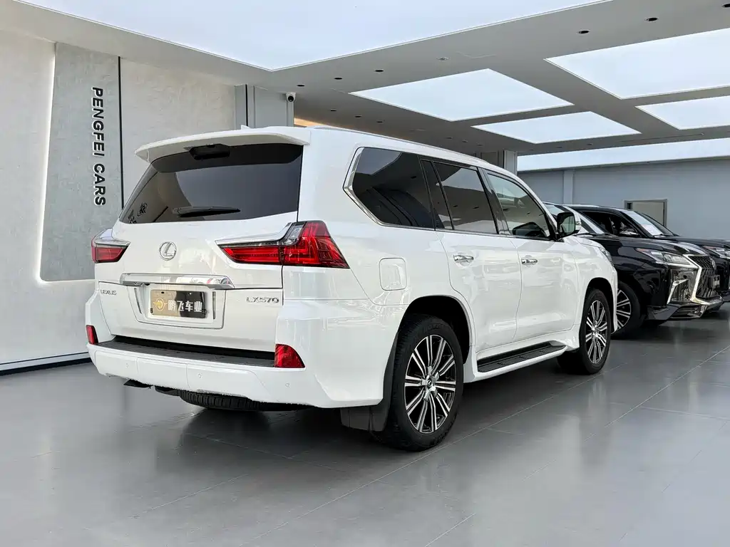 Lexus LX — миниатюра 22